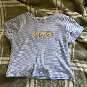 It’s a super comfy and soft cropped t shirt:)